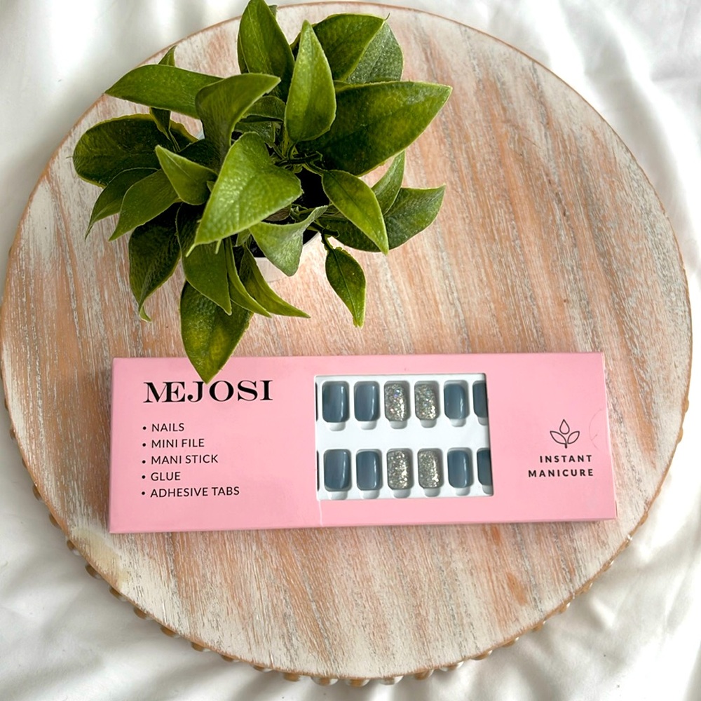 MEJOSI Instant Manicure, Nails, Everything you need. ‎ New in Box